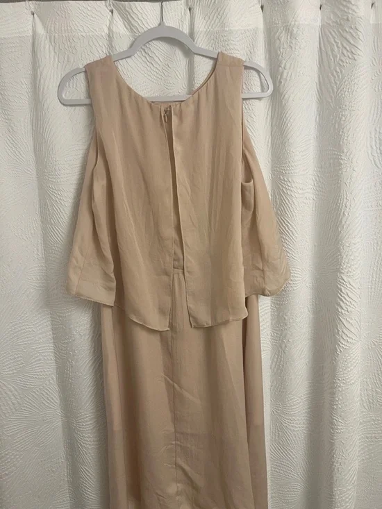 Sleeveless High-Low Chiffon Dress in Soft Beige - Picture 4 of 5